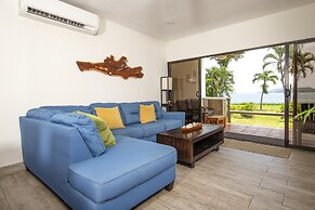 Newly Remodeled Ground-floor Unit in Flamingo in Front of Beach