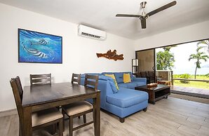 Newly Remodeled Ground-floor Unit in Flamingo in Front of Beach