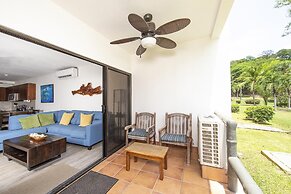 Newly Remodeled Ground-floor Unit in Flamingo in Front of Beach