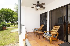 Newly Remodeled Ground-floor Unit in Flamingo in Front of Beach