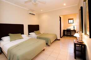 Dazzling Ocean Views From Cliff in Flamingo - Magnificent Inside and O