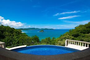 Dazzling Ocean Views From Cliff in Flamingo - Magnificent Inside and O