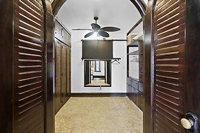 Ocean-view Flamingo Palace With Stone Courtyard and Giant Infinity Poo