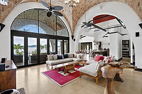 Ocean-view Flamingo Palace With Stone Courtyard and Giant Infinity Poo