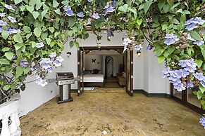 Ocean-view Flamingo Palace With Stone Courtyard and Giant Infinity Poo