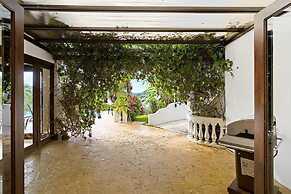 Ocean-view Flamingo Palace With Stone Courtyard and Giant Infinity Poo