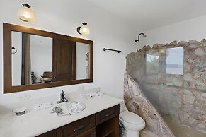 Ocean-view Flamingo Palace With Stone Courtyard and Giant Infinity Poo