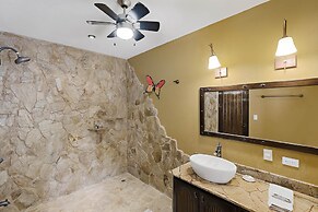 Ocean-view Flamingo Palace With Stone Courtyard and Giant Infinity Poo