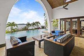 Ocean-view Flamingo Palace With Stone Courtyard and Giant Infinity Poo