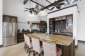 Ocean-view Flamingo Palace With Stone Courtyard and Giant Infinity Poo