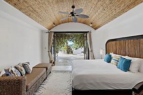 Ocean-view Flamingo Palace With Stone Courtyard and Giant Infinity Poo