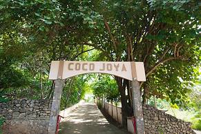 2BD Beauty With Big Pool - Walk to Beach