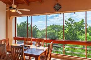 2BD Beauty With Big Pool - Walk to Beach