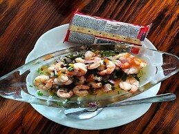 2BD Beauty With Big Pool - Walk to Beach