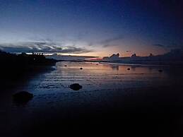 2BD Beauty With Big Pool - Walk to Beach