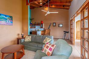 2BD Beauty With Big Pool - Walk to Beach