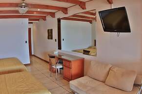 Hotel-style Ocean-view Unit in Flamingo With Pool