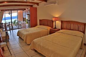 Hotel-style Ocean-view Unit in Flamingo With Pool