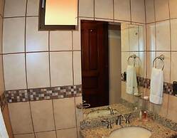 Hotel-style Ocean-view Unit in Flamingo With Pool