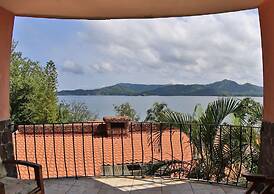 Hotel-style Ocean-view Unit in Flamingo With Pool