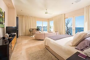 Giant Luxurious Mansion in Flamingo With Pool and Sumptuous Ocean View