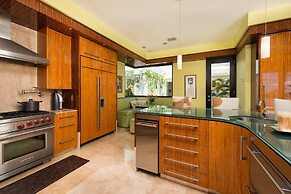 Giant Luxurious Mansion in Flamingo With Pool and Sumptuous Ocean View