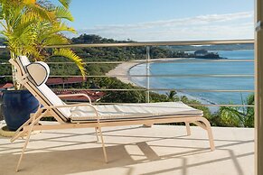 Giant Luxurious Mansion in Flamingo With Pool and Sumptuous Ocean View