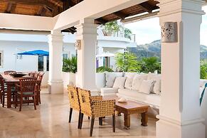 Giant Luxurious Mansion in Flamingo With Pool and Sumptuous Ocean View