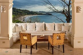 Giant Luxurious Mansion in Flamingo With Pool and Sumptuous Ocean View