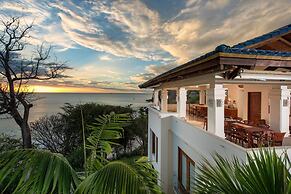 Giant Luxurious Mansion in Flamingo With Pool and Sumptuous Ocean View