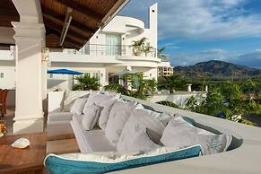 Giant Luxurious Mansion in Flamingo With Pool and Sumptuous Ocean View