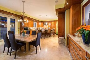 Giant Luxurious Mansion in Flamingo With Pool and Sumptuous Ocean View