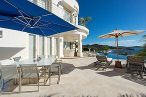 Giant Luxurious Mansion in Flamingo With Pool and Sumptuous Ocean View