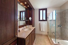 Giant Luxurious Mansion in Flamingo With Pool and Sumptuous Ocean View