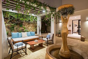 Giant Luxurious Mansion in Flamingo With Pool and Sumptuous Ocean View