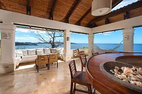 Giant Luxurious Mansion in Flamingo With Pool and Sumptuous Ocean View