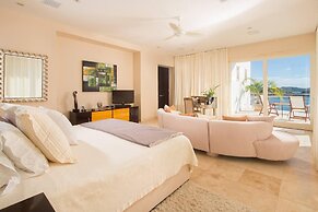 Giant Luxurious Mansion in Flamingo With Pool and Sumptuous Ocean View