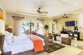 Extravagant Beachfront Mansion in Flamingo - Second to None