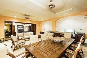 Extravagant Beachfront Mansion in Flamingo - Second to None