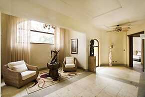 Extravagant Beachfront Mansion in Flamingo - Second to None