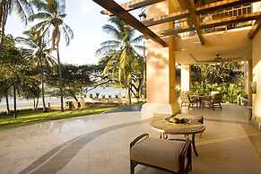 Extravagant Beachfront Mansion in Flamingo - Second to None