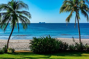 Extravagant Beachfront Mansion in Flamingo - Second to None