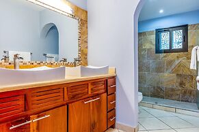 2-Bedroom Condo with Ocean View and Pool