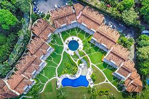 Exquisitely Adorned Luxury Unit Right on Flamingo Beach Sleeps 6