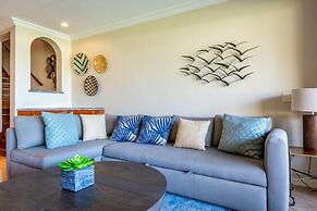 Exquisitely Adorned Luxury Unit Right on Flamingo Beach Sleeps 6