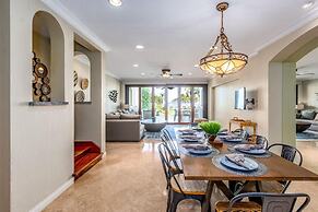 Exquisitely Adorned Luxury Unit Right on Flamingo Beach Sleeps 6