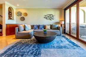 Exquisitely Adorned Luxury Unit Right on Flamingo Beach Sleeps 6