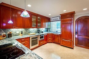 Exquisitely Adorned Luxury Unit Right on Flamingo Beach Sleeps 6