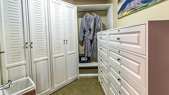 Stunning beachfront Flamingo mansion with incomparable ocean setting