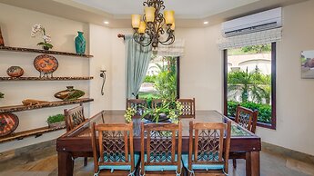 Stunning beachfront Flamingo mansion with incomparable ocean setting